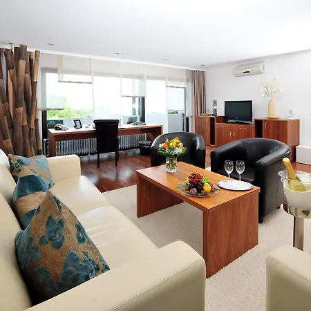 Arens 327mnn Hotel